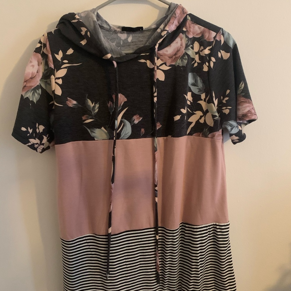 Filly Flair Hemish brand hooded top,color blocking